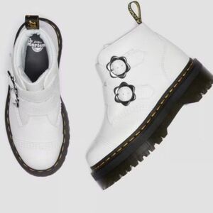 Dr Martens Devon womens Platform Boots